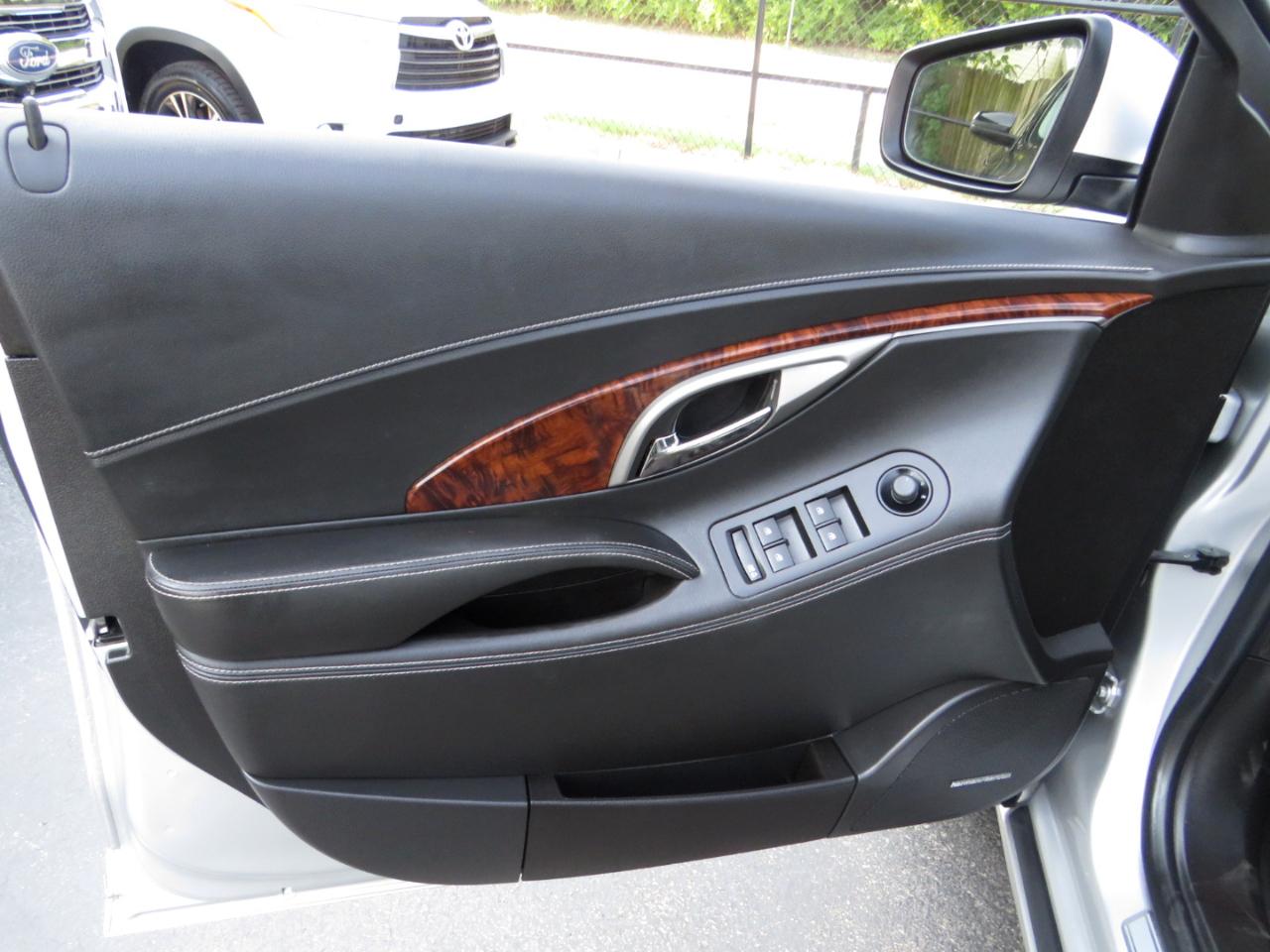 Buick LaCrosse 4dr Sdn Touring FWD 2012