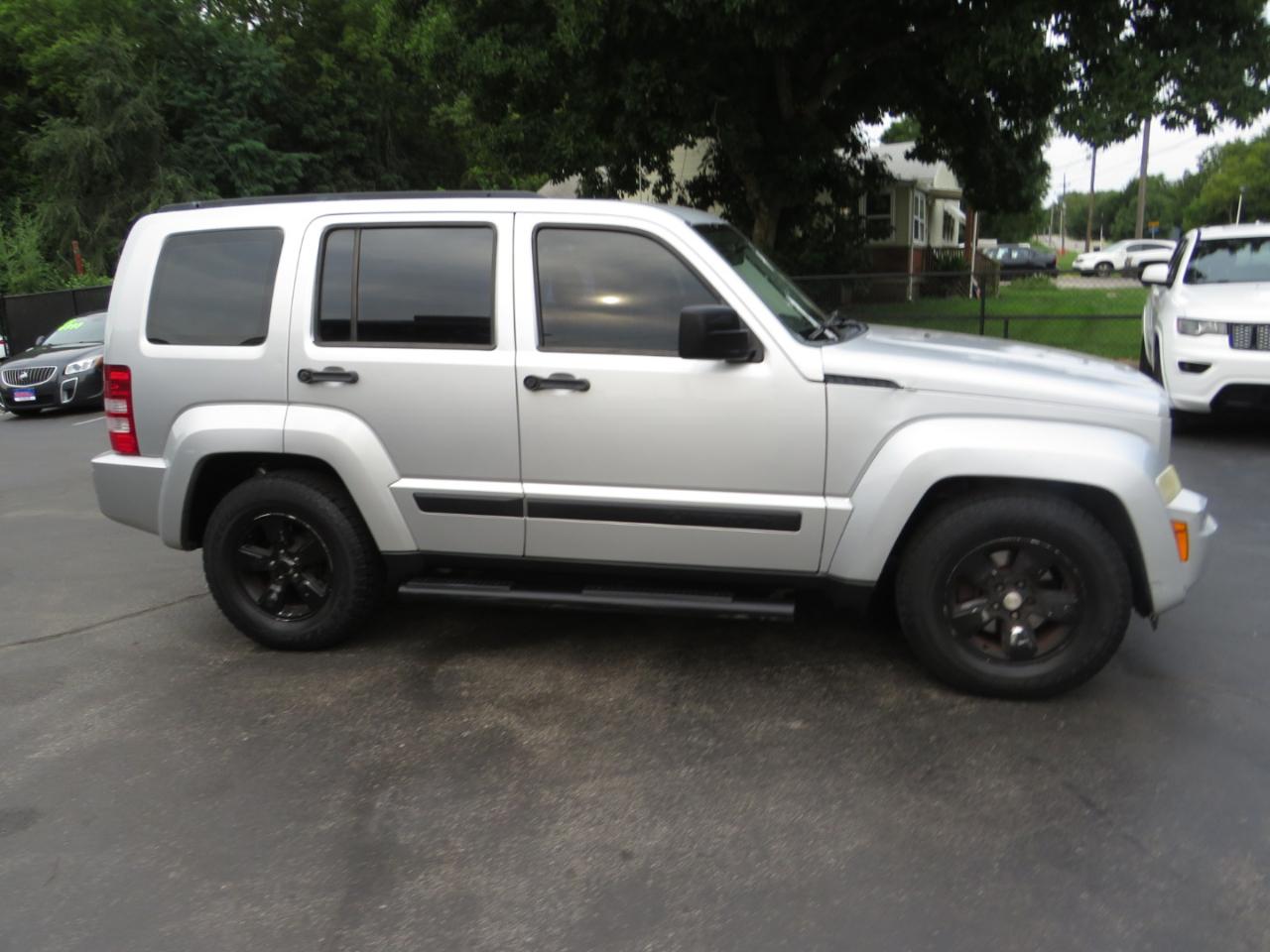 Jeep Liberty 4WD 4dr Sport 2012