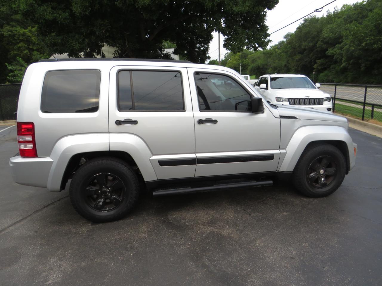 Jeep Liberty 4WD 4dr Sport 2012