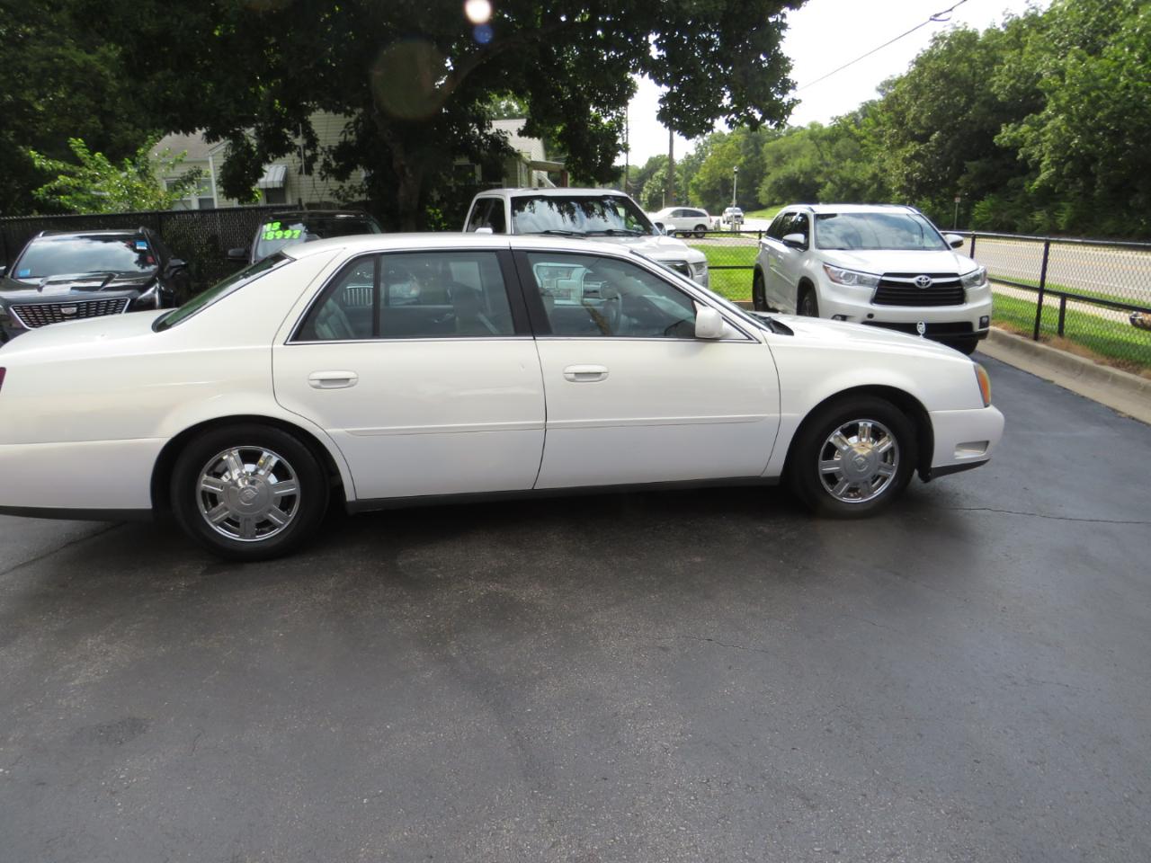 Cadillac DeVille 4dr Sdn 2004