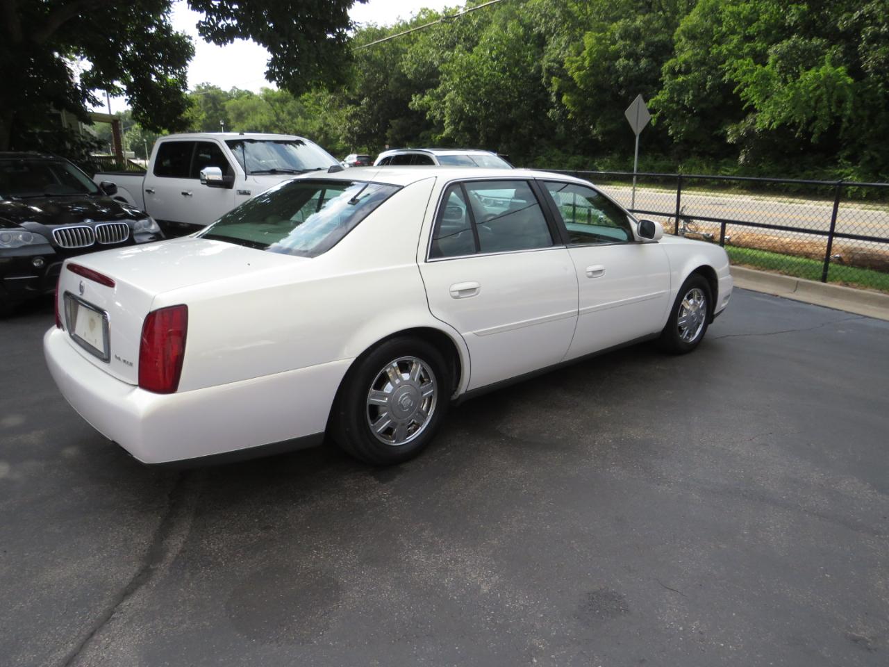 Cadillac DeVille 4dr Sdn 2004