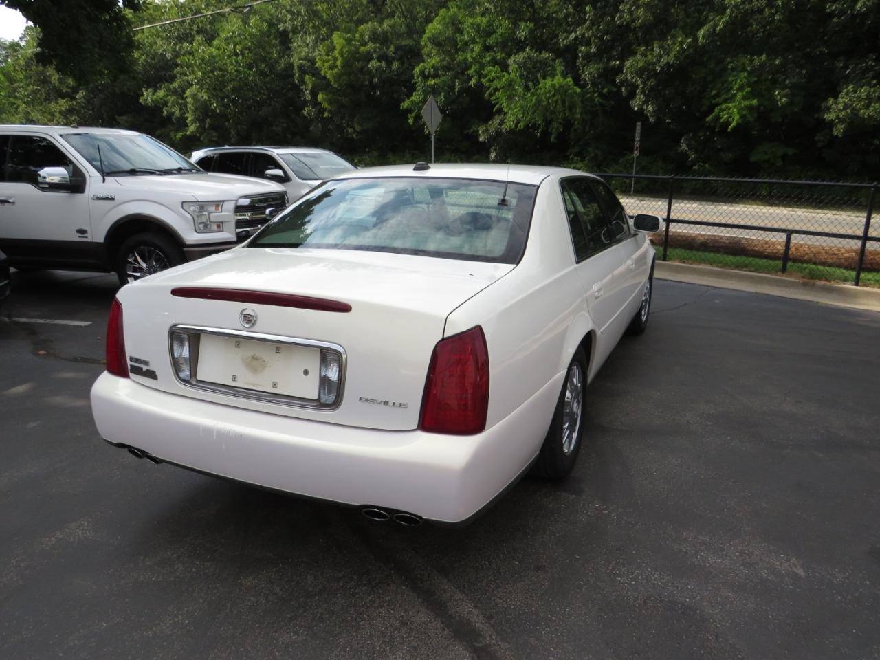 Cadillac DeVille 4dr Sdn 2004