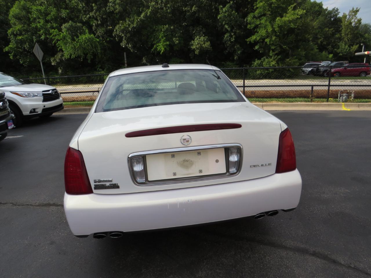 Cadillac DeVille 4dr Sdn 2004