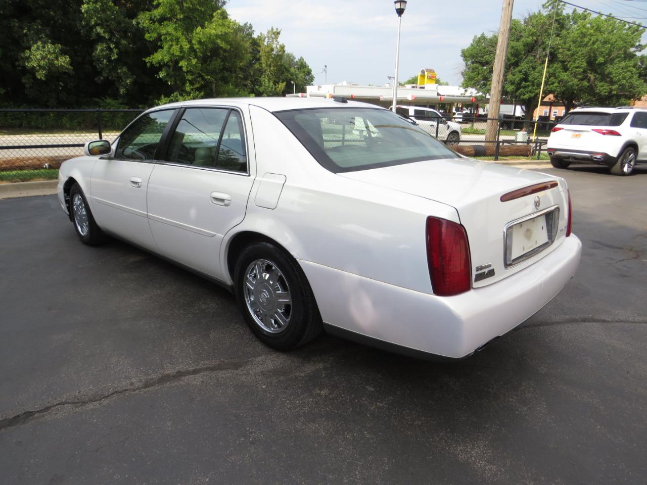 Cadillac DeVille 4dr Sdn 2004