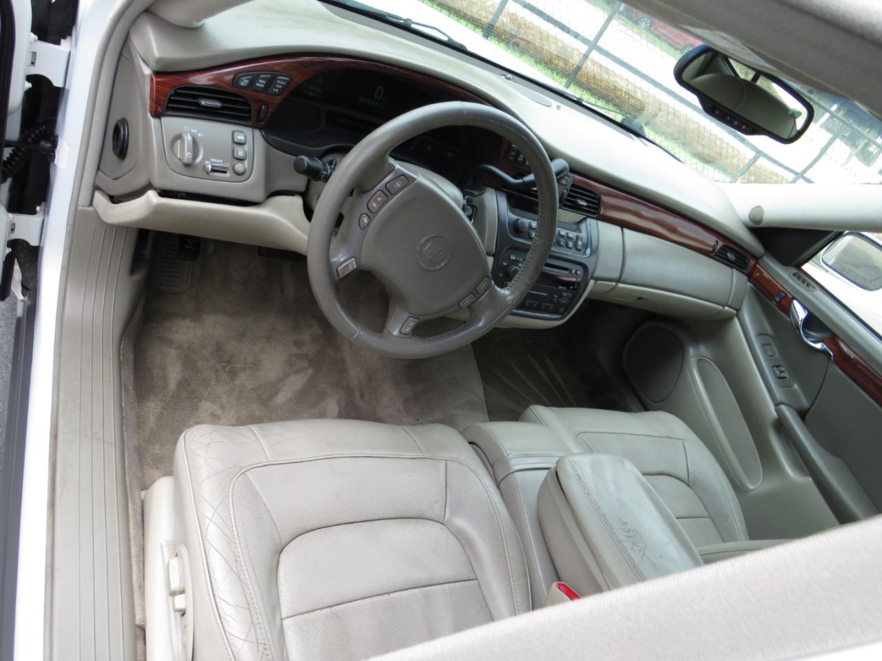 Cadillac DeVille 4dr Sdn 2004