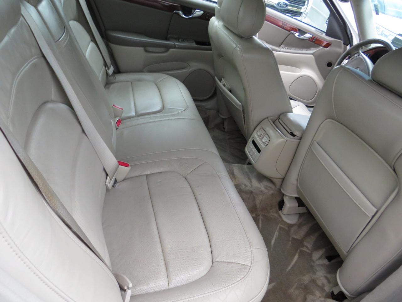 Cadillac DeVille 4dr Sdn 2004