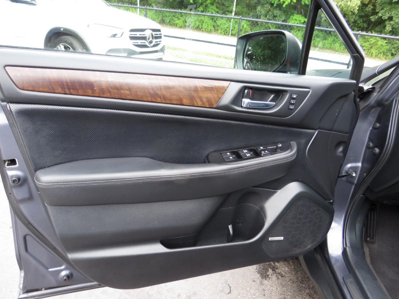 Subaru Outback 4dr Wgn 3.6R Limited 2015