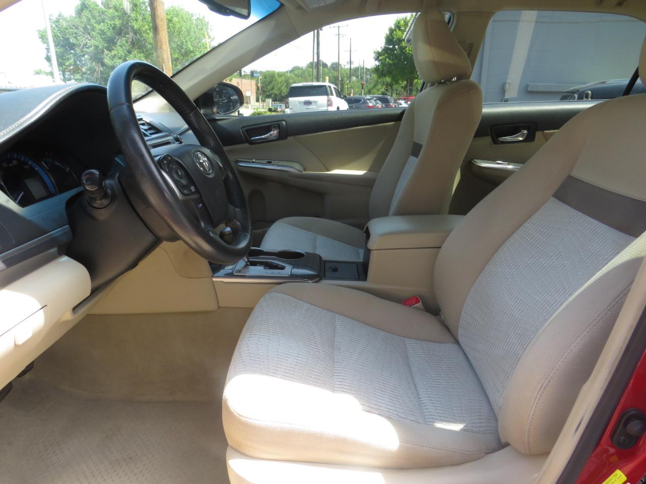 Toyota Camry Hybrid 4dr Sdn XLE (Natl) 2012