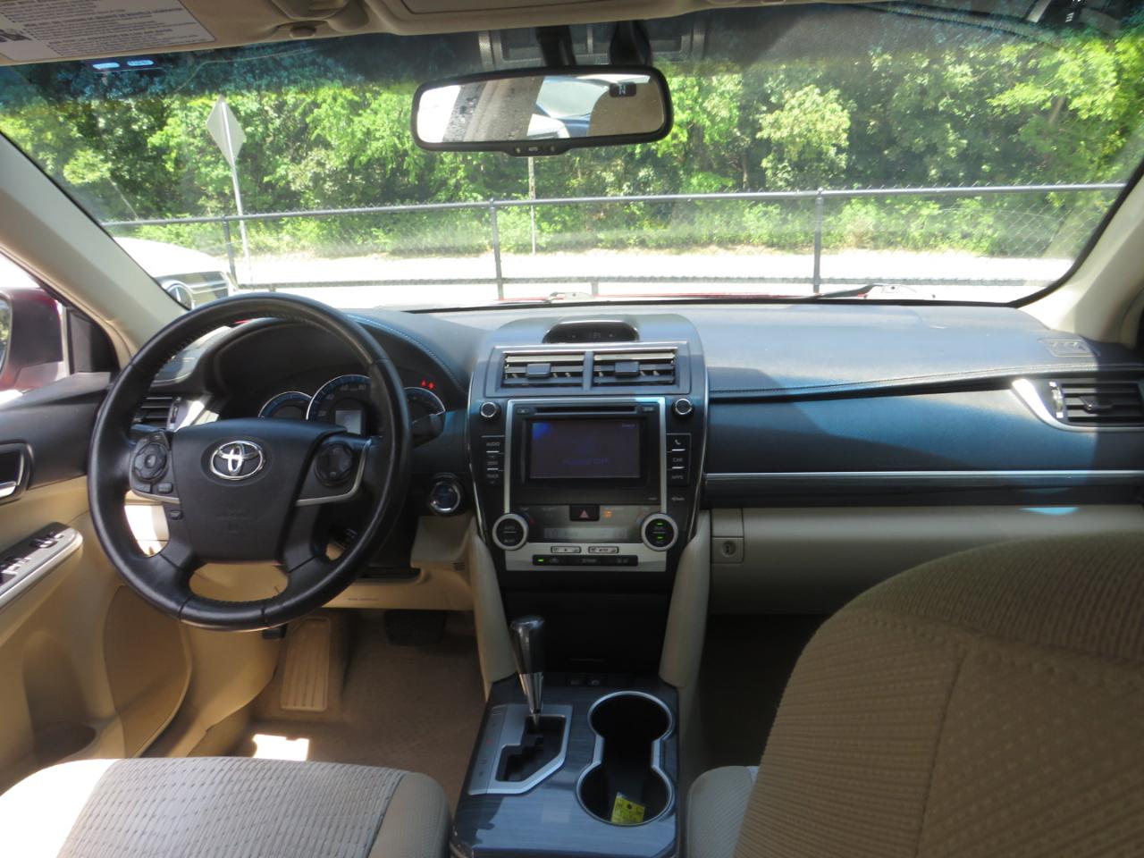 Toyota Camry Hybrid 4dr Sdn XLE (Natl) 2012