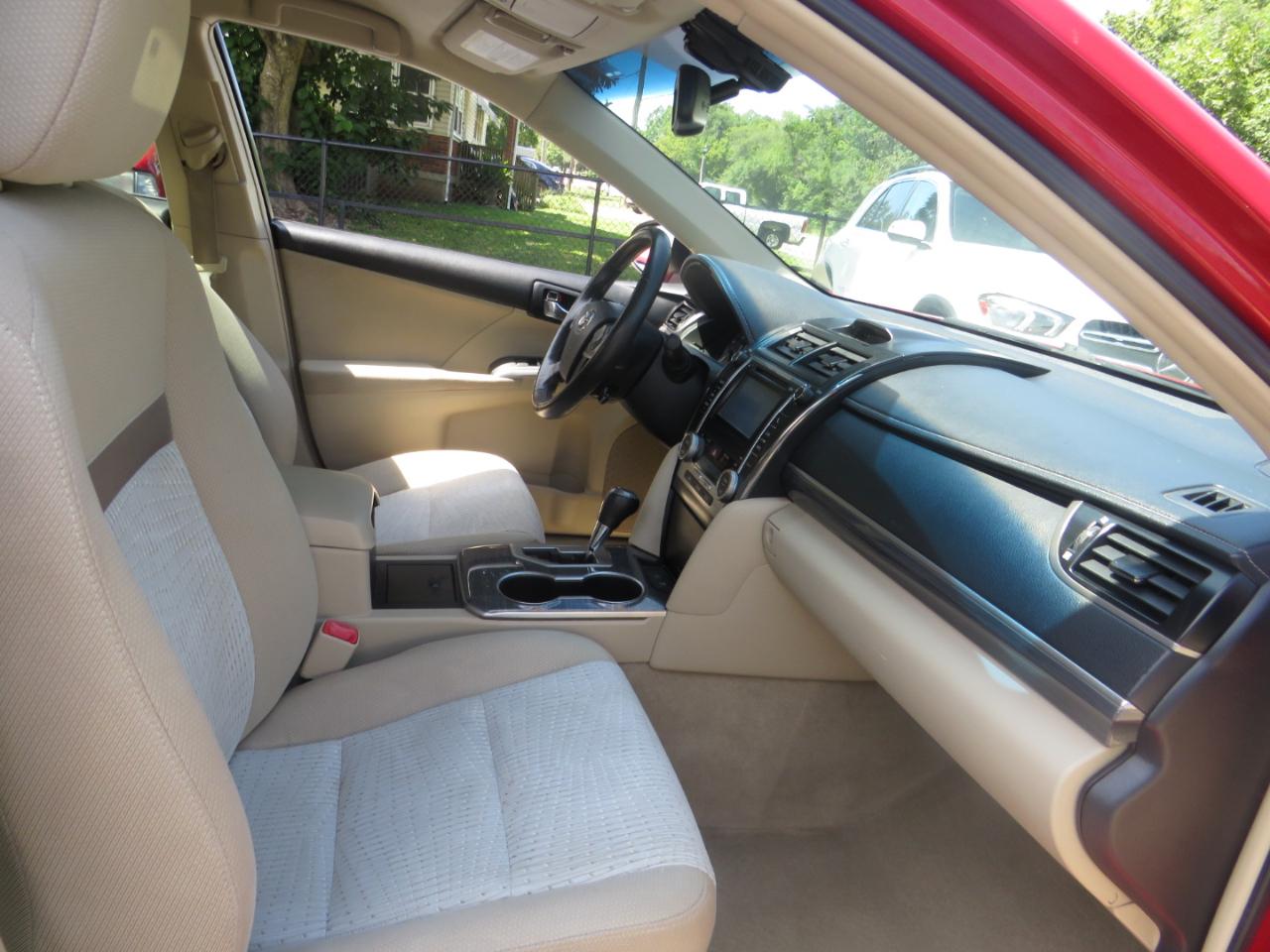 Toyota Camry Hybrid 4dr Sdn XLE (Natl) 2012