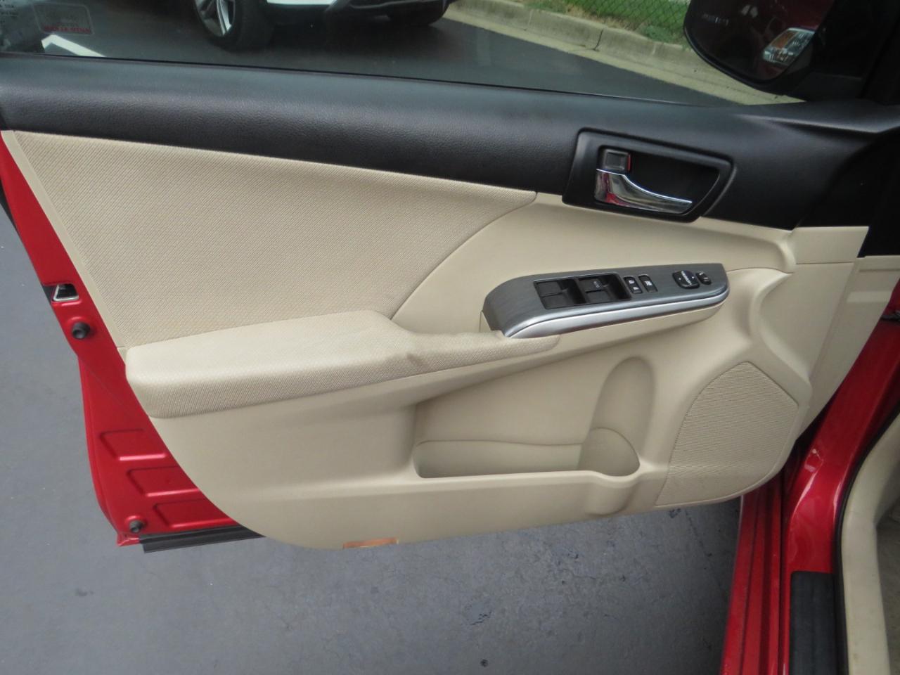Toyota Camry Hybrid 4dr Sdn XLE (Natl) 2012