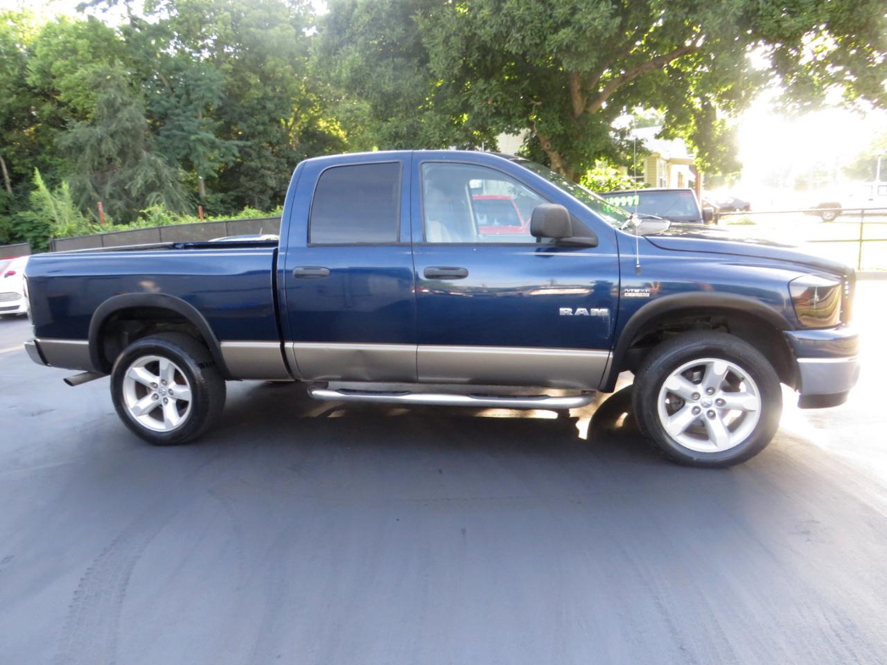 Dodge Ram 1500 4WD Quad Cab 140.5" SLT 2008