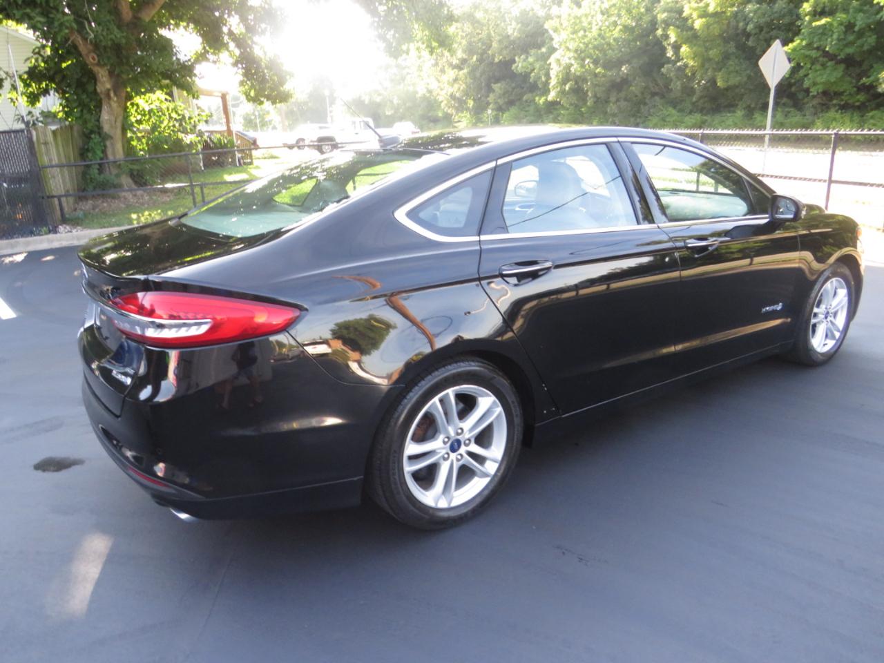 Ford Fusion Hybrid SE FWD 2018