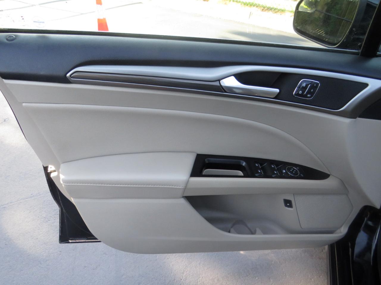 Ford Fusion Hybrid SE FWD 2018