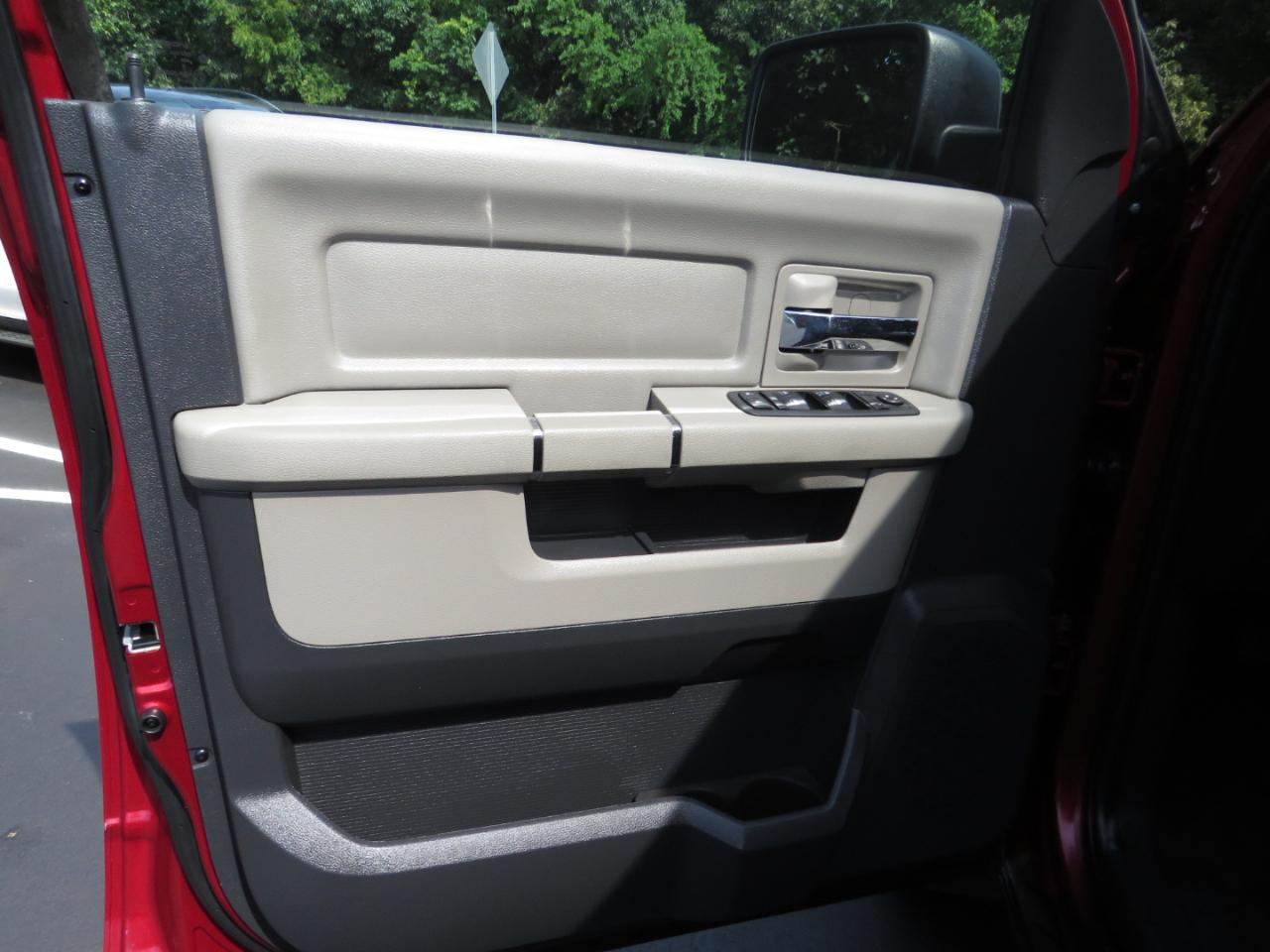 RAM 1500 4WD Crew Cab 140.5" Big Horn 2012