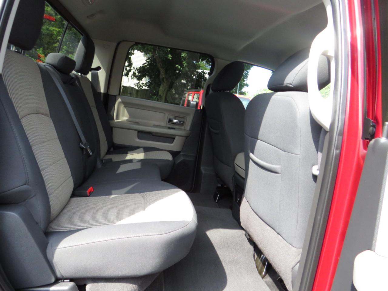RAM 1500 4WD Crew Cab 140.5" Big Horn 2012