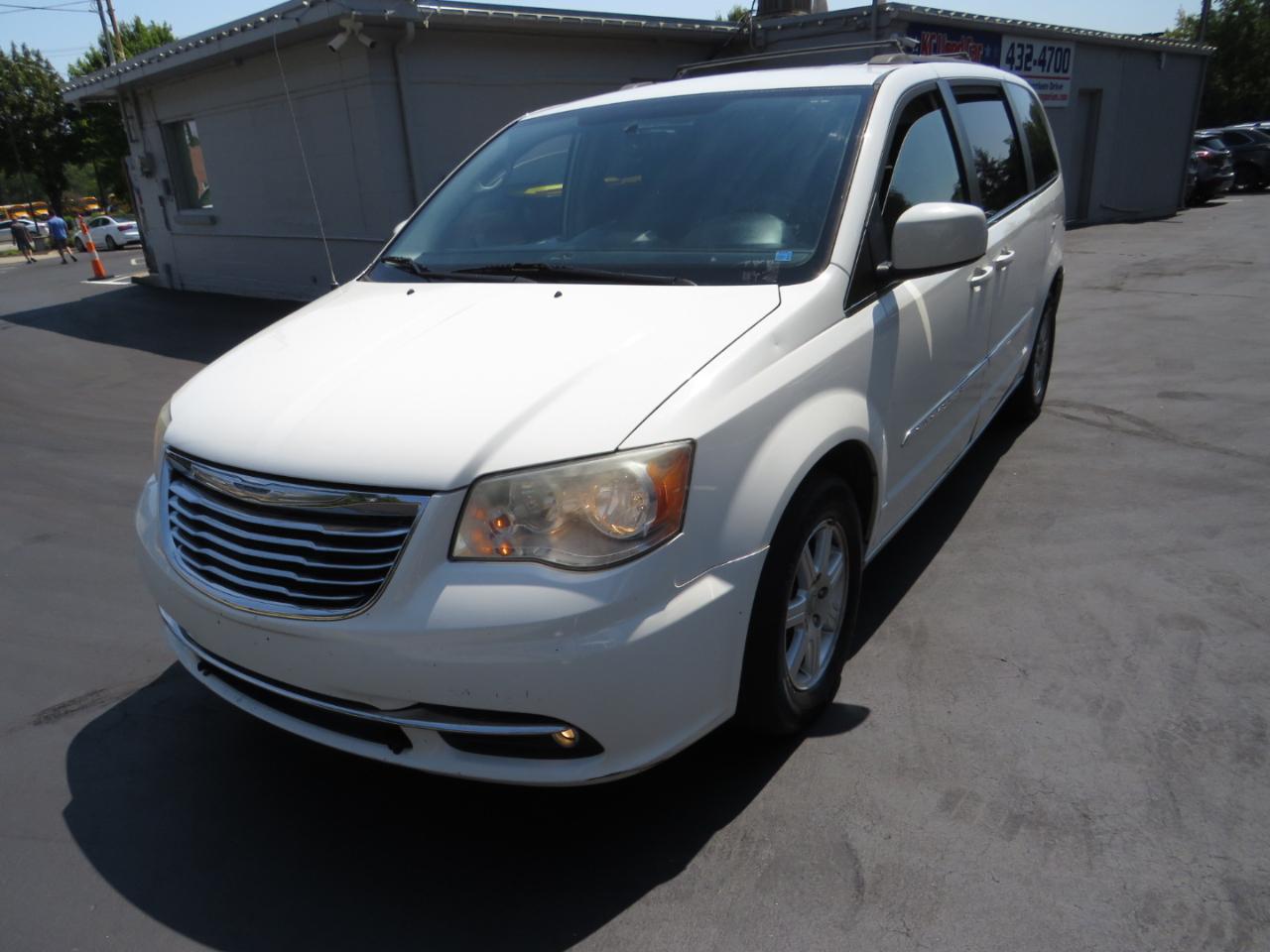 Chrysler Town & Country 4dr Wgn Touring 2012