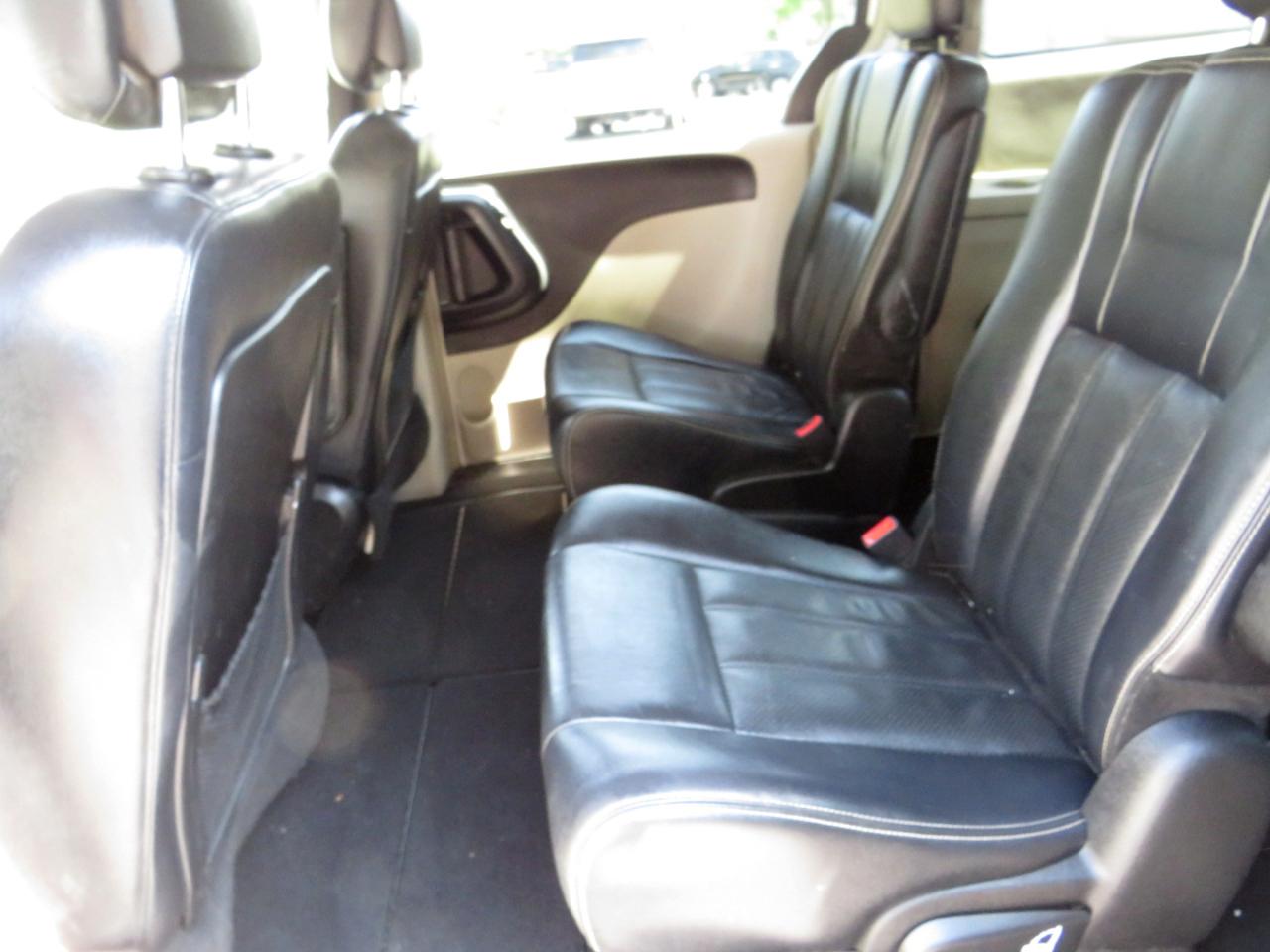 Chrysler Town & Country 4dr Wgn Touring 2012