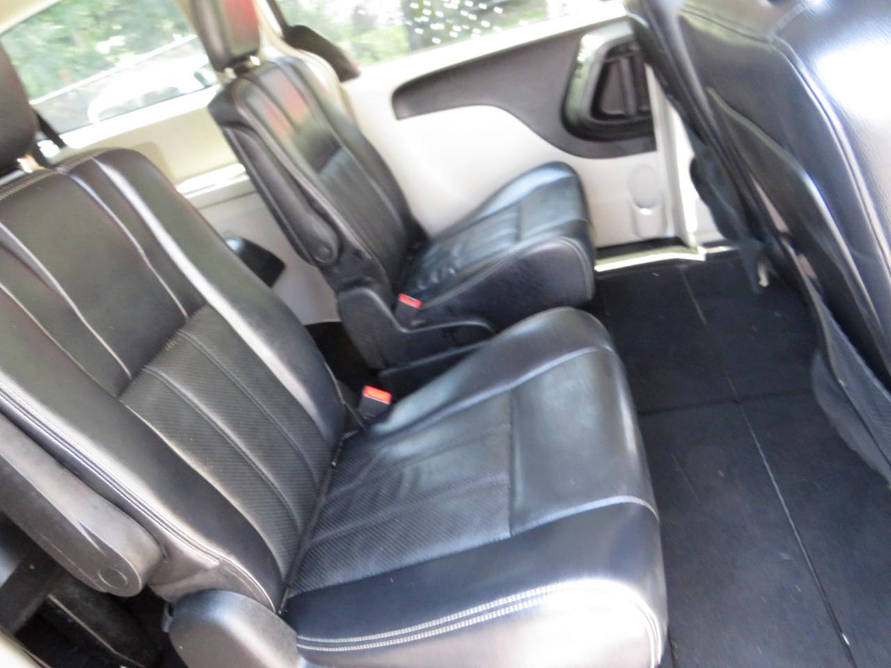 Chrysler Town & Country 4dr Wgn Touring 2012