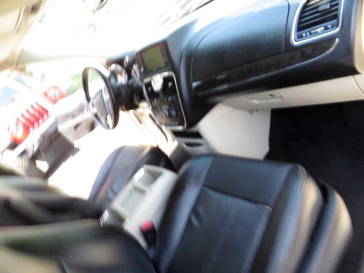 Chrysler Town & Country 4dr Wgn Touring 2012