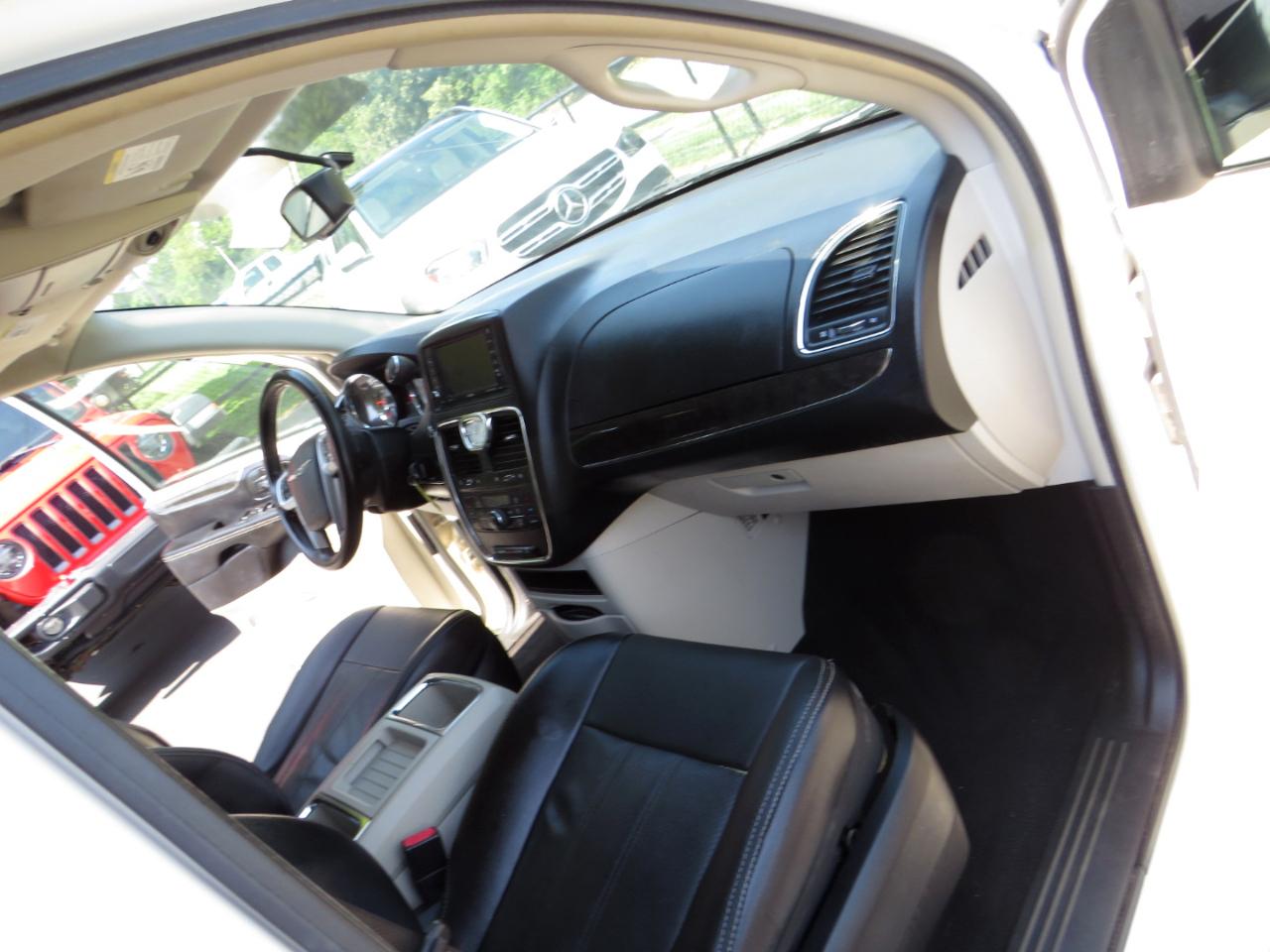 Chrysler Town & Country 4dr Wgn Touring 2012