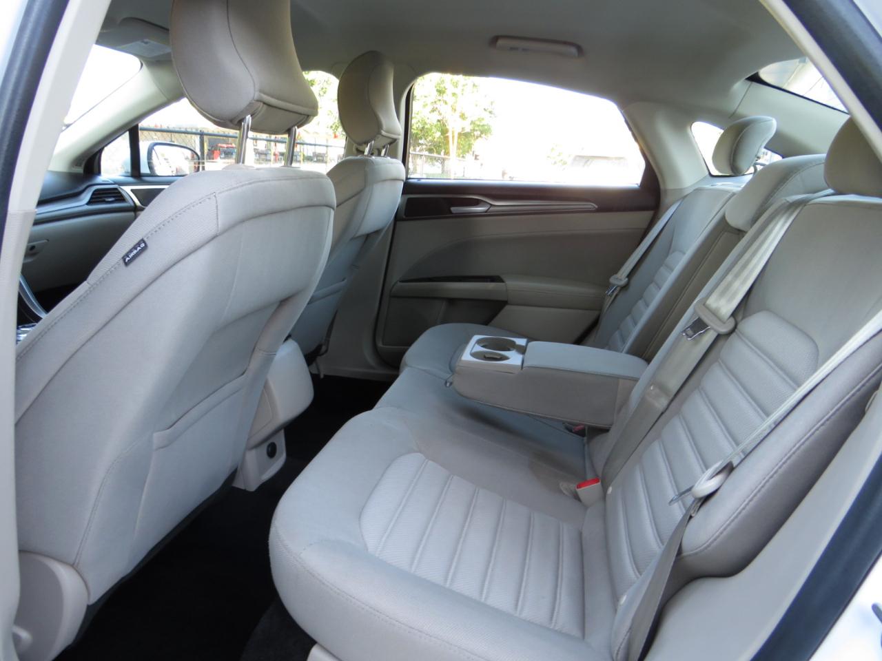 Ford Fusion 4dr Sdn SE FWD 2016