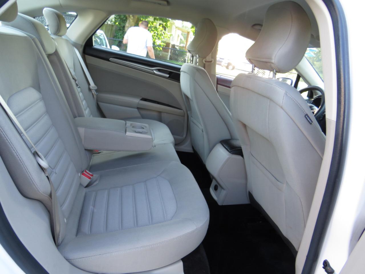 Ford Fusion 4dr Sdn SE FWD 2016