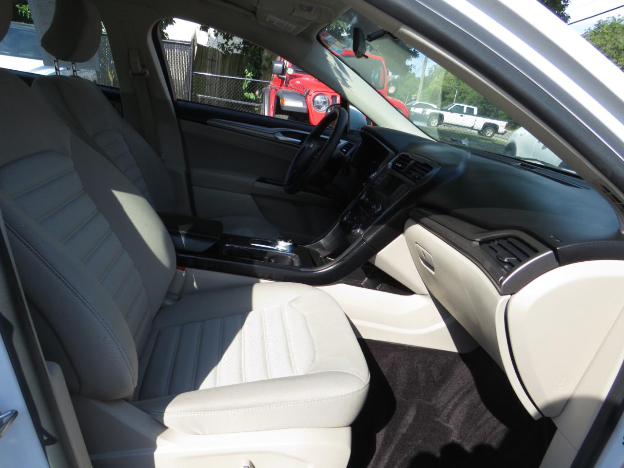 Ford Fusion SE FWD 2017