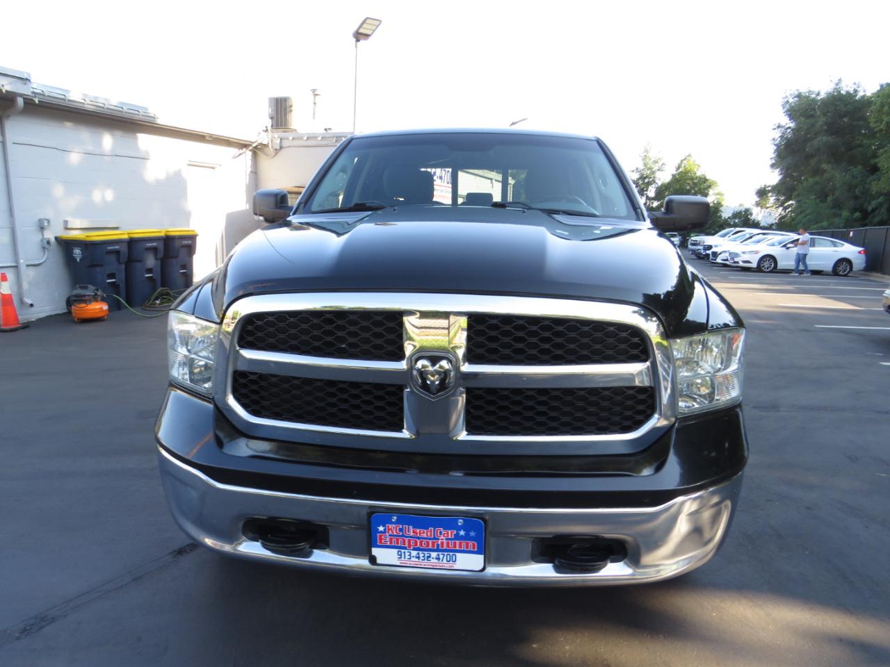 RAM 1500 4WD Quad Cab 140.5" SLT 2016