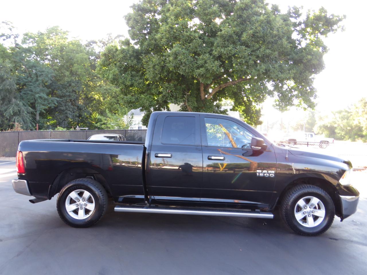 RAM 1500 4WD Quad Cab 140.5" SLT 2016