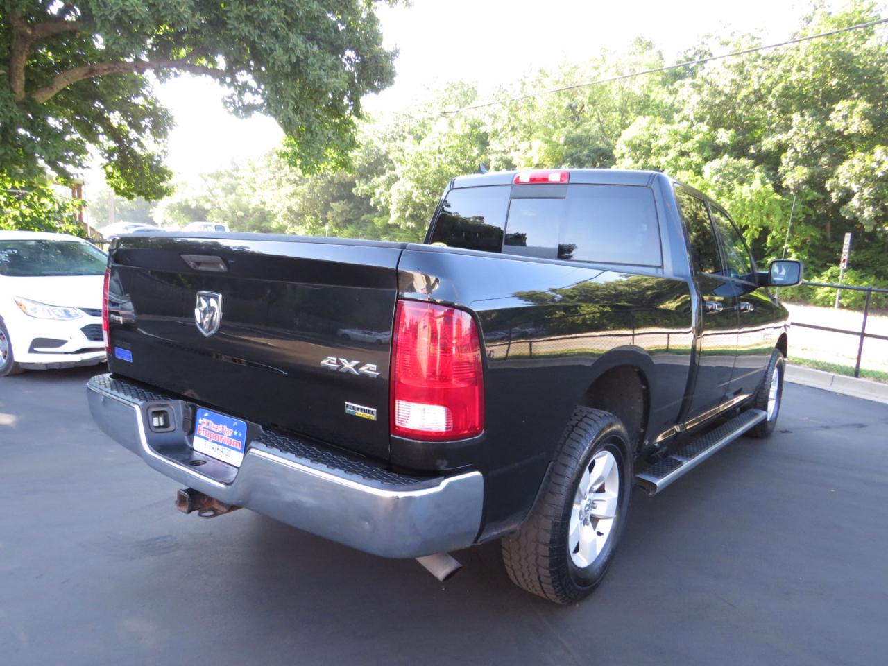 RAM 1500 4WD Quad Cab 140.5" SLT 2016