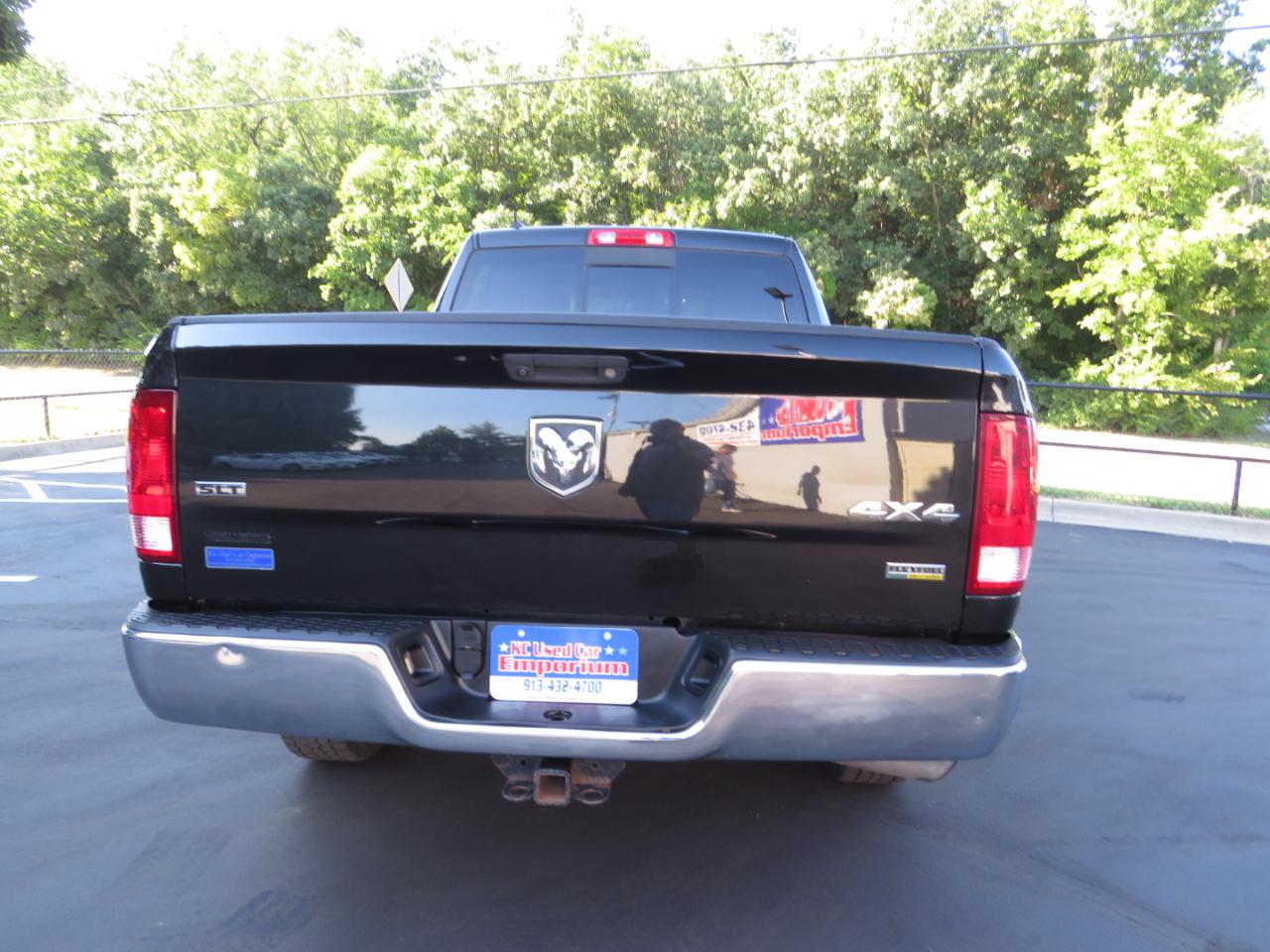 RAM 1500 4WD Quad Cab 140.5" SLT 2016