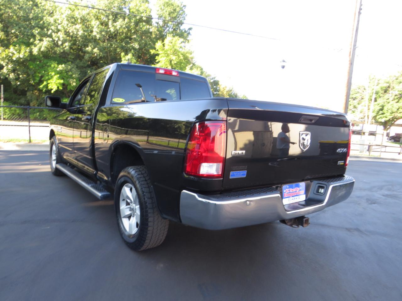 RAM 1500 4WD Quad Cab 140.5" SLT 2016