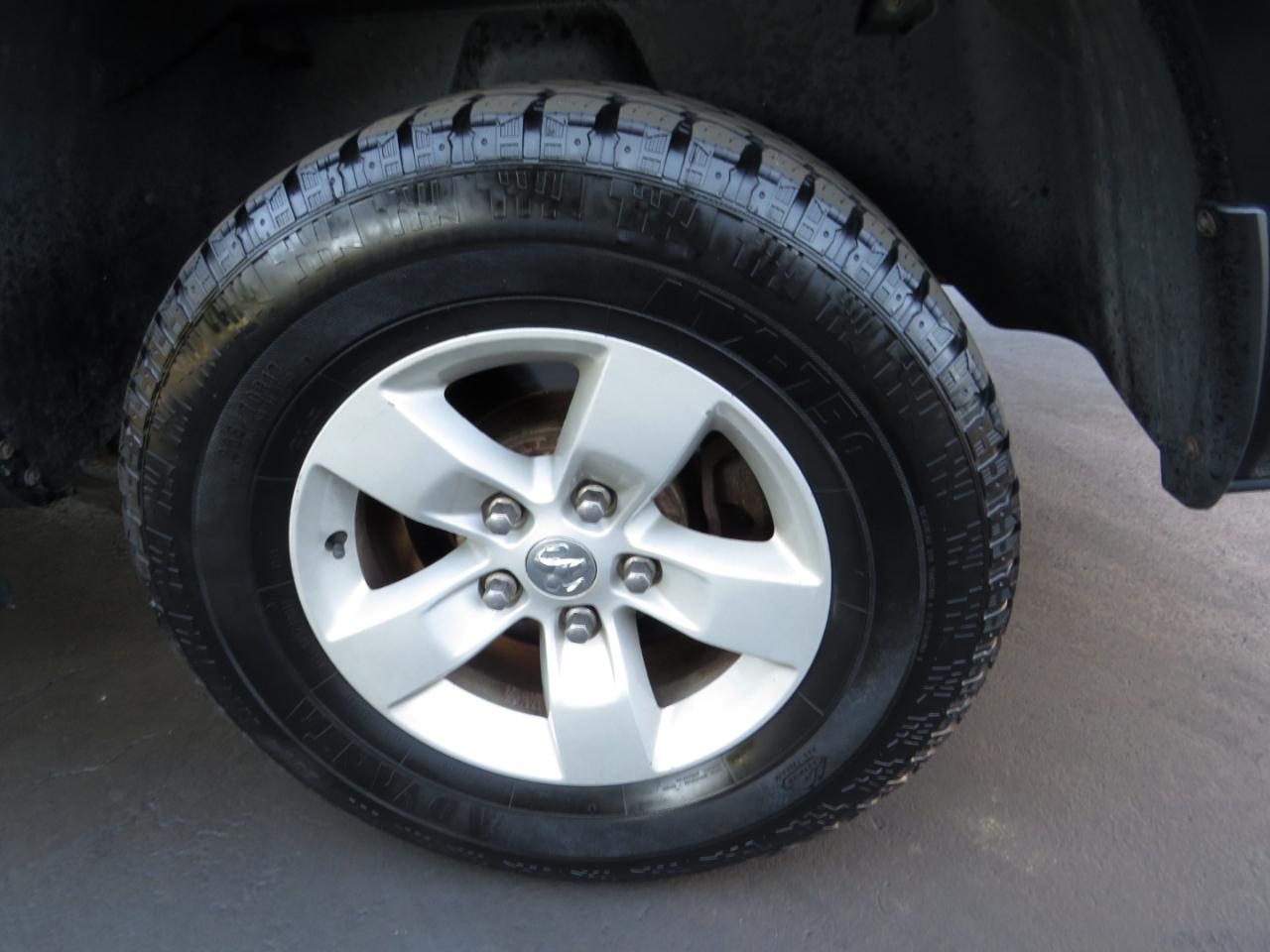 RAM 1500 4WD Quad Cab 140.5" SLT 2016