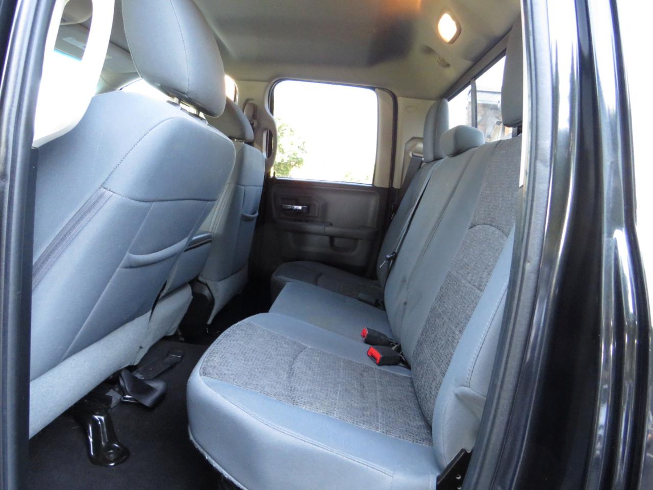 RAM 1500 4WD Quad Cab 140.5" SLT 2016