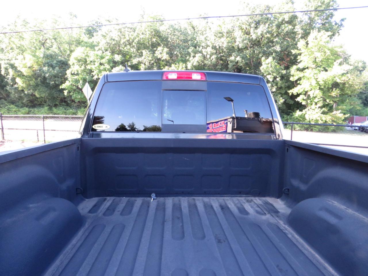 RAM 1500 4WD Quad Cab 140.5" SLT 2016