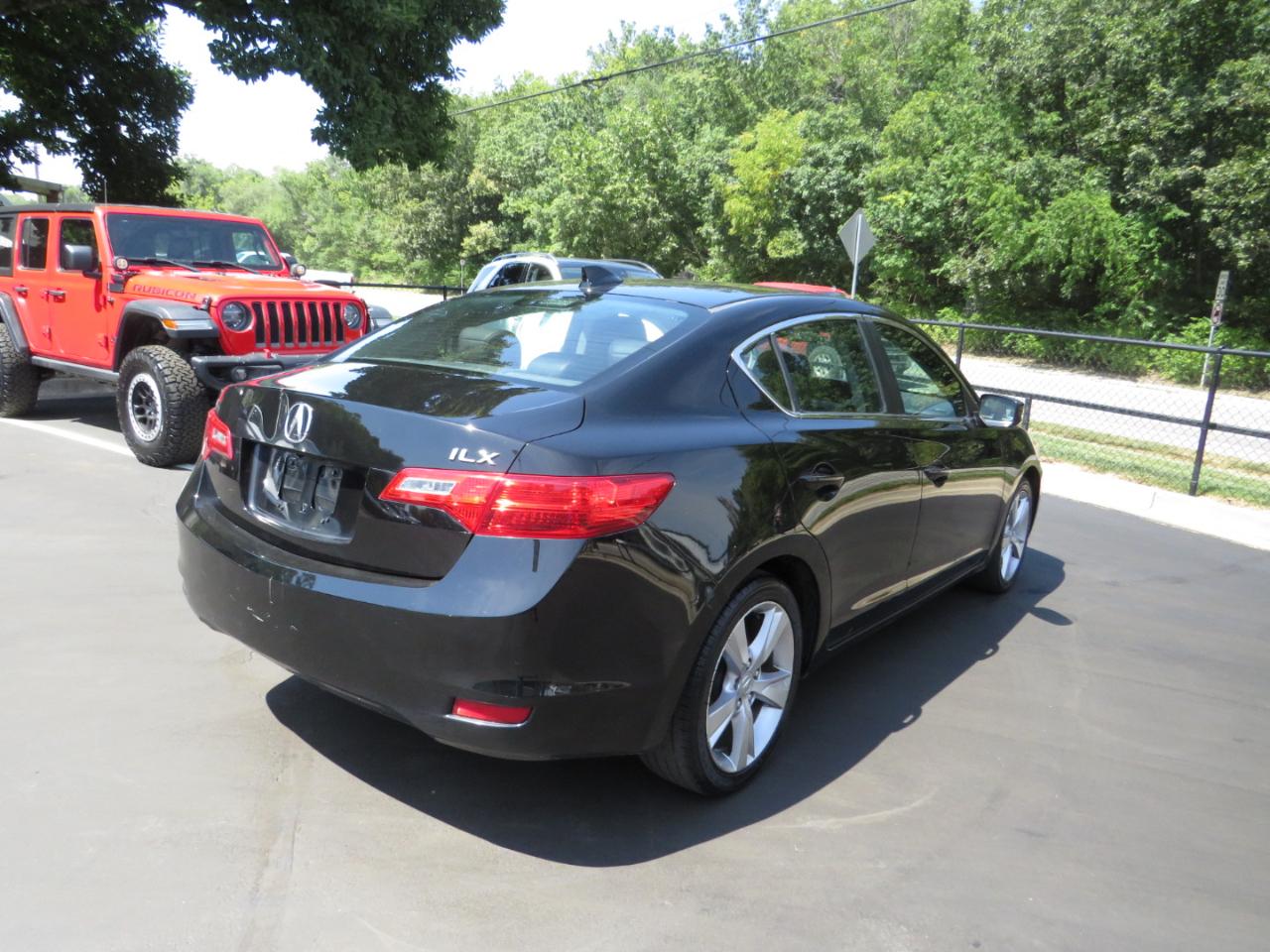 Acura ILX 4dr Sdn 2.0L Tech Pkg 2013