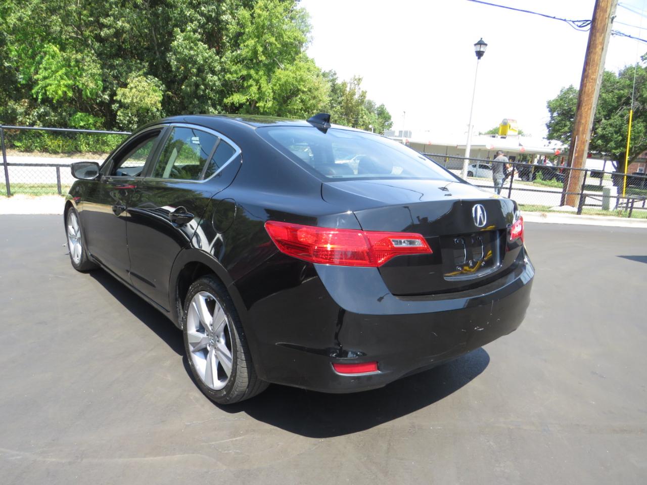 Acura ILX 4dr Sdn 2.0L Tech Pkg 2013