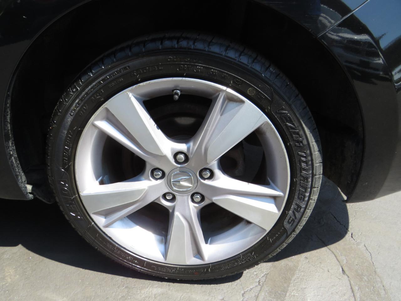 Acura ILX 4dr Sdn 2.0L Tech Pkg 2013