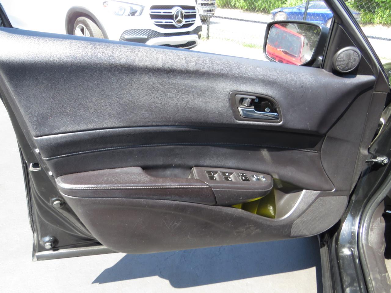 Acura ILX 4dr Sdn 2.0L Tech Pkg 2013