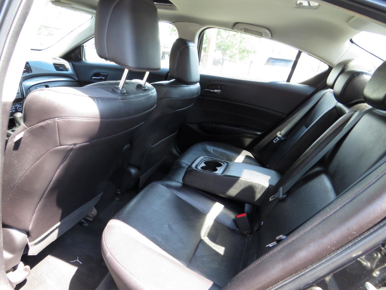 Acura ILX 4dr Sdn 2.0L Tech Pkg 2013