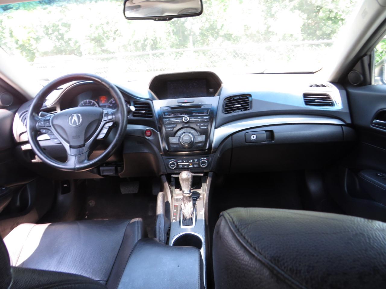 Acura ILX 4dr Sdn 2.0L Tech Pkg 2013