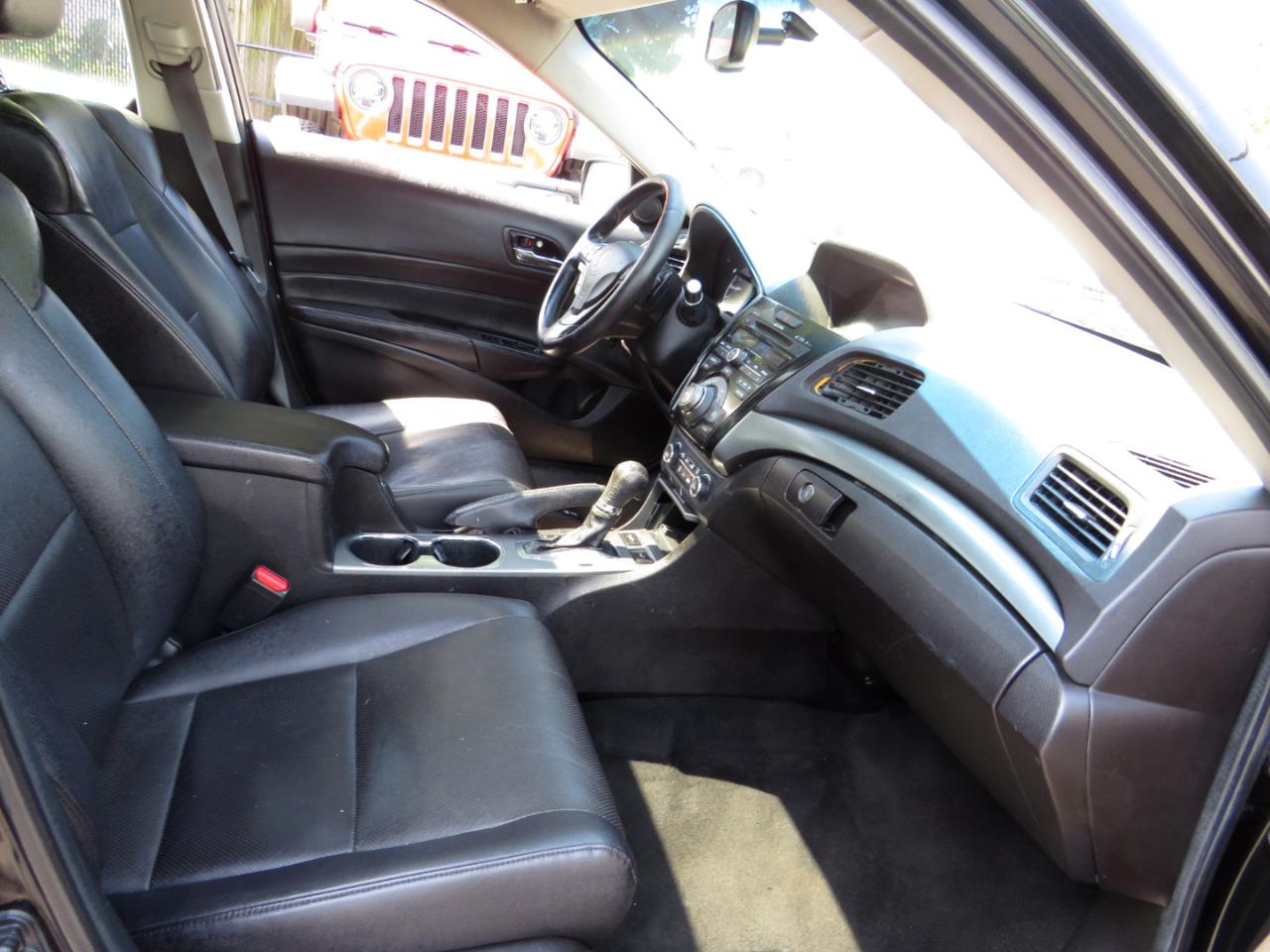 Acura ILX 4dr Sdn 2.0L Tech Pkg 2013