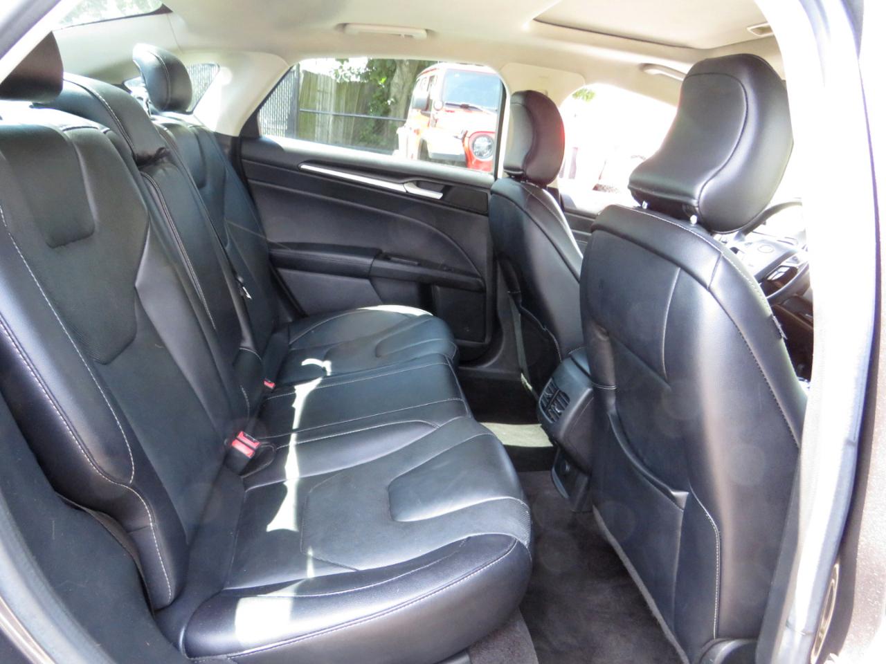 Ford Fusion Titanium FWD 2017