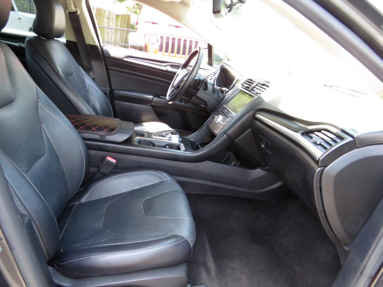 Ford Fusion Titanium FWD 2017