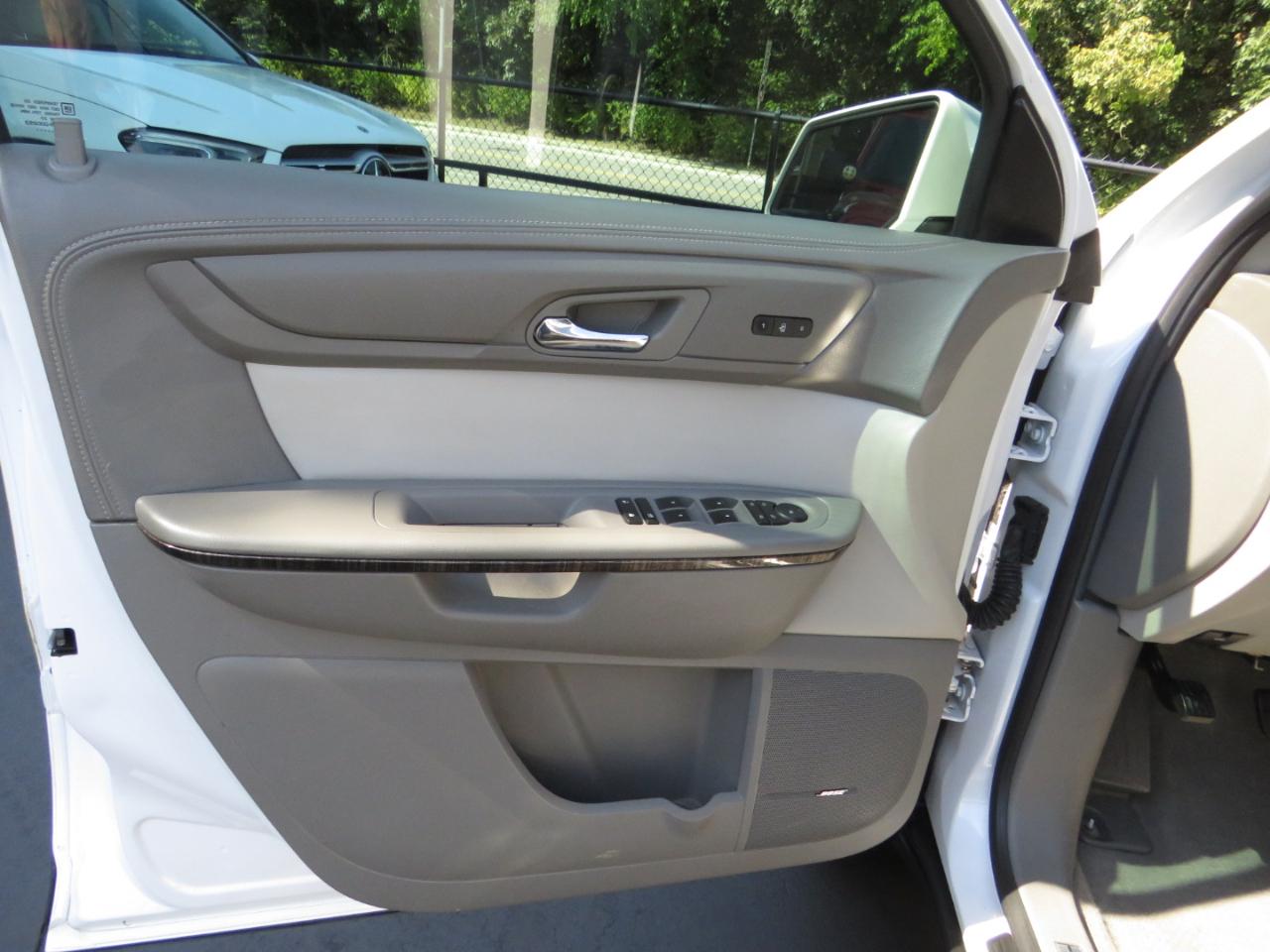 GMC Acadia AWD 4dr SLT w/SLT-1 2016