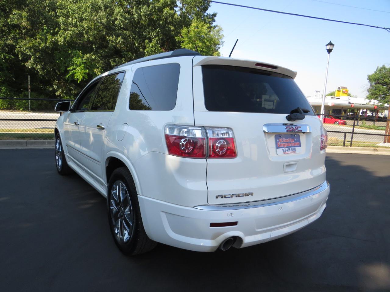 GMC Acadia FWD 4dr Denali 2012