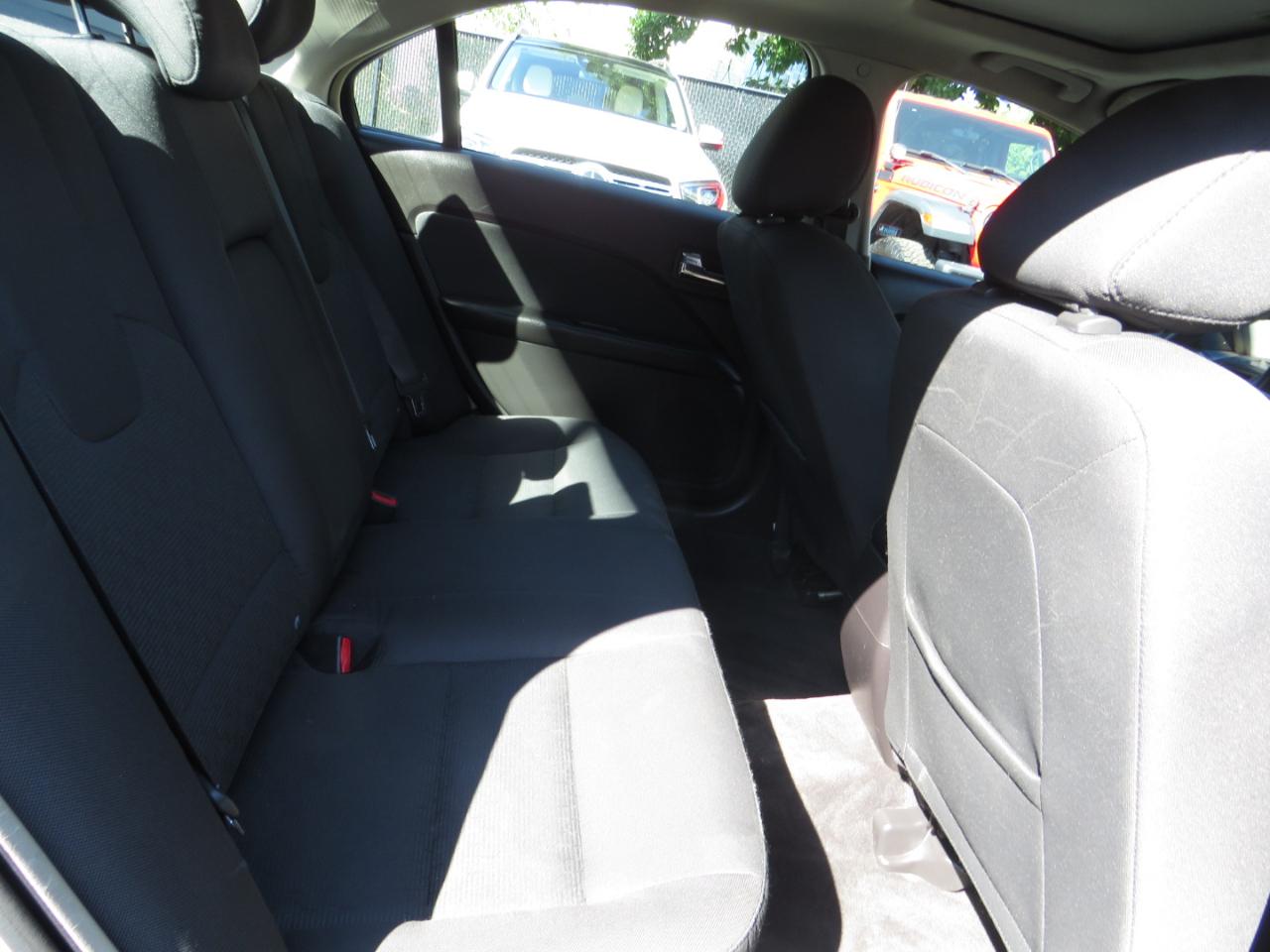 Ford Fusion 4dr Sdn SE FWD 2011