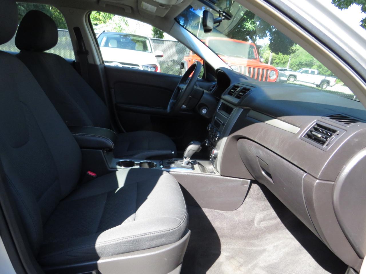 Ford Fusion 4dr Sdn SE FWD 2011