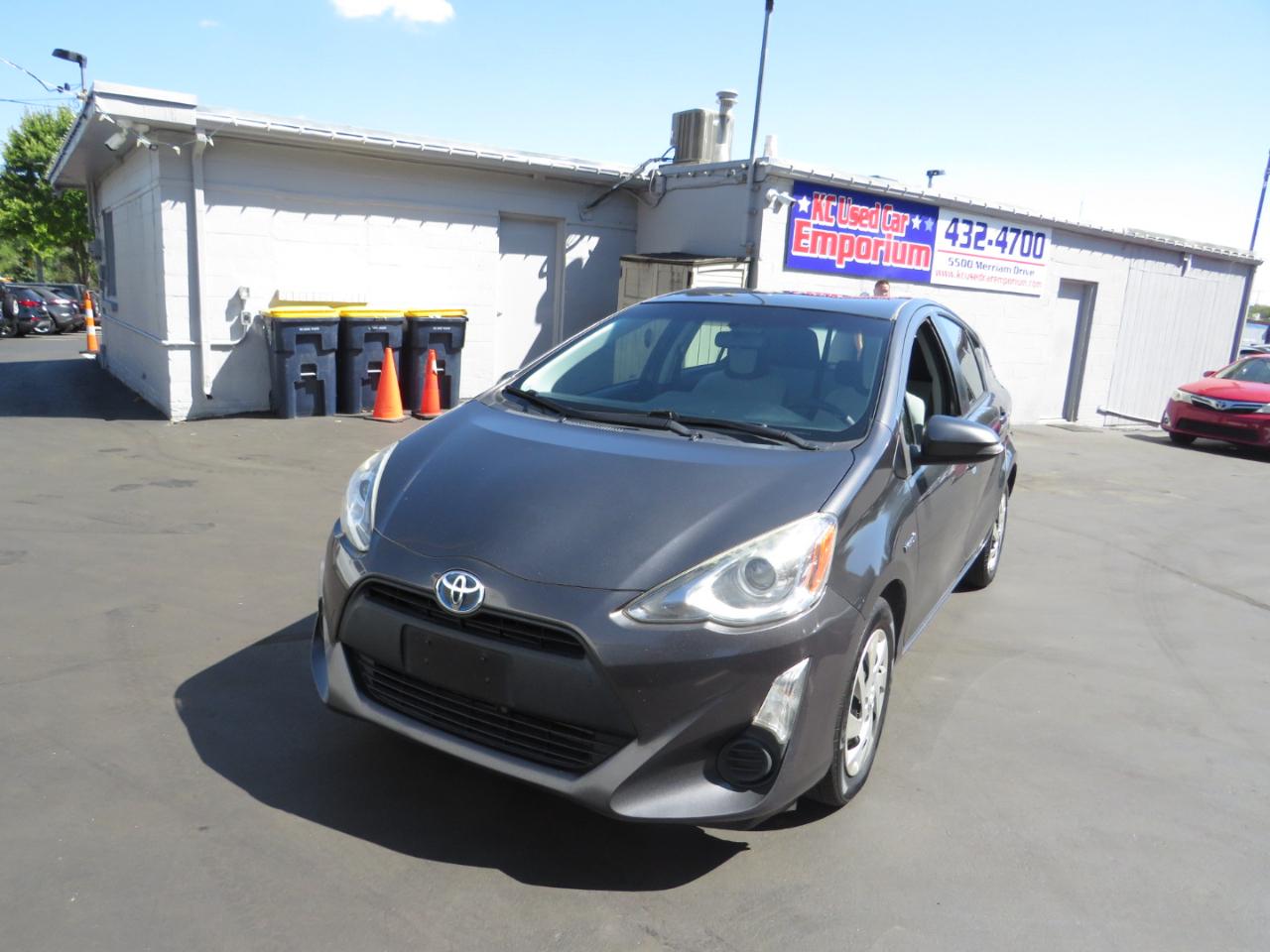 Toyota Prius c 5dr HB Three (Natl) 2015